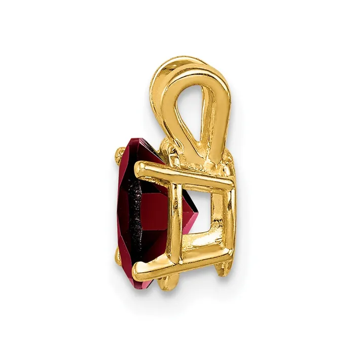 Necklaces TreasureFineJewelers 14k Yellow Gold 7x5mm Oval Garnet pendant
